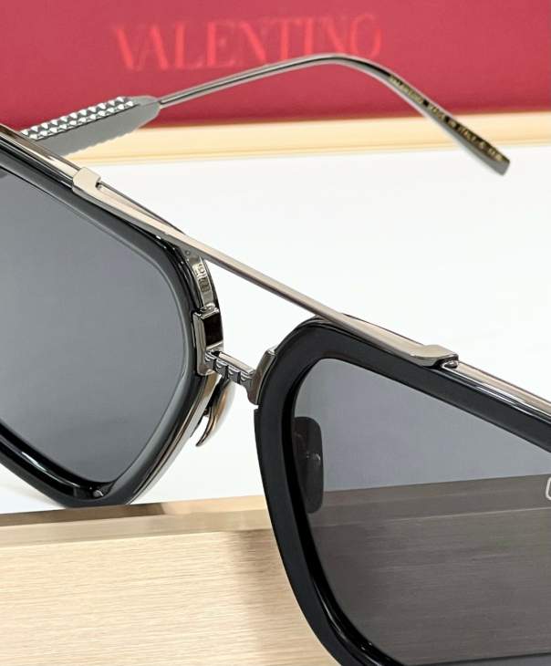 Picture of Valentino Sunglasses _SKUfw66635704fw